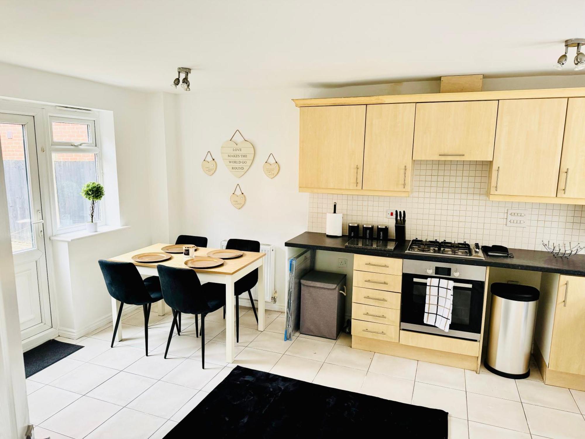 Harmony House 3 Bedroom New Build For Families, Contractors, Black Country Museum Sleeps 6 Типтон Экстерьер фото