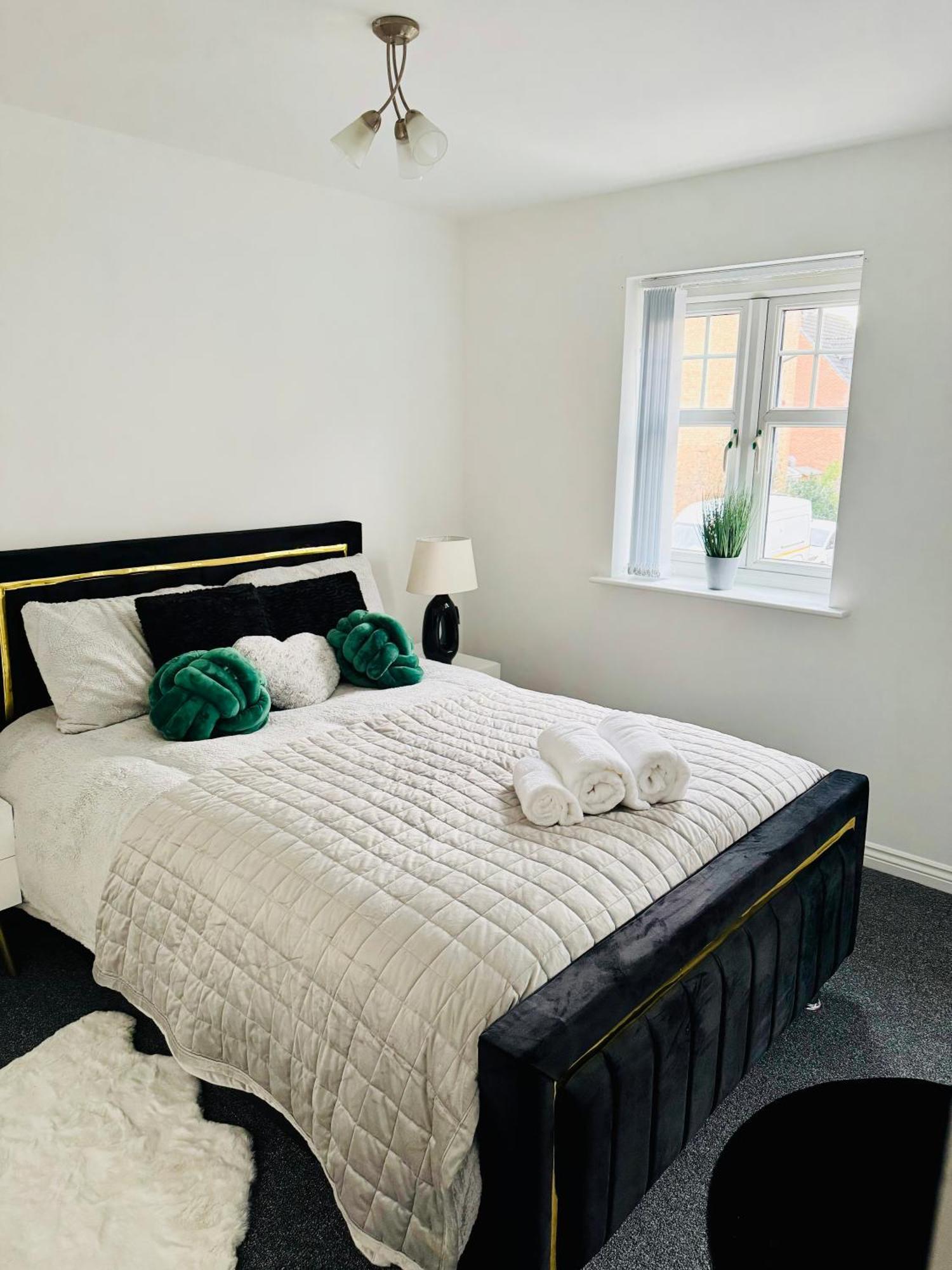 Harmony House 3 Bedroom New Build For Families, Contractors, Black Country Museum Sleeps 6 Типтон Экстерьер фото