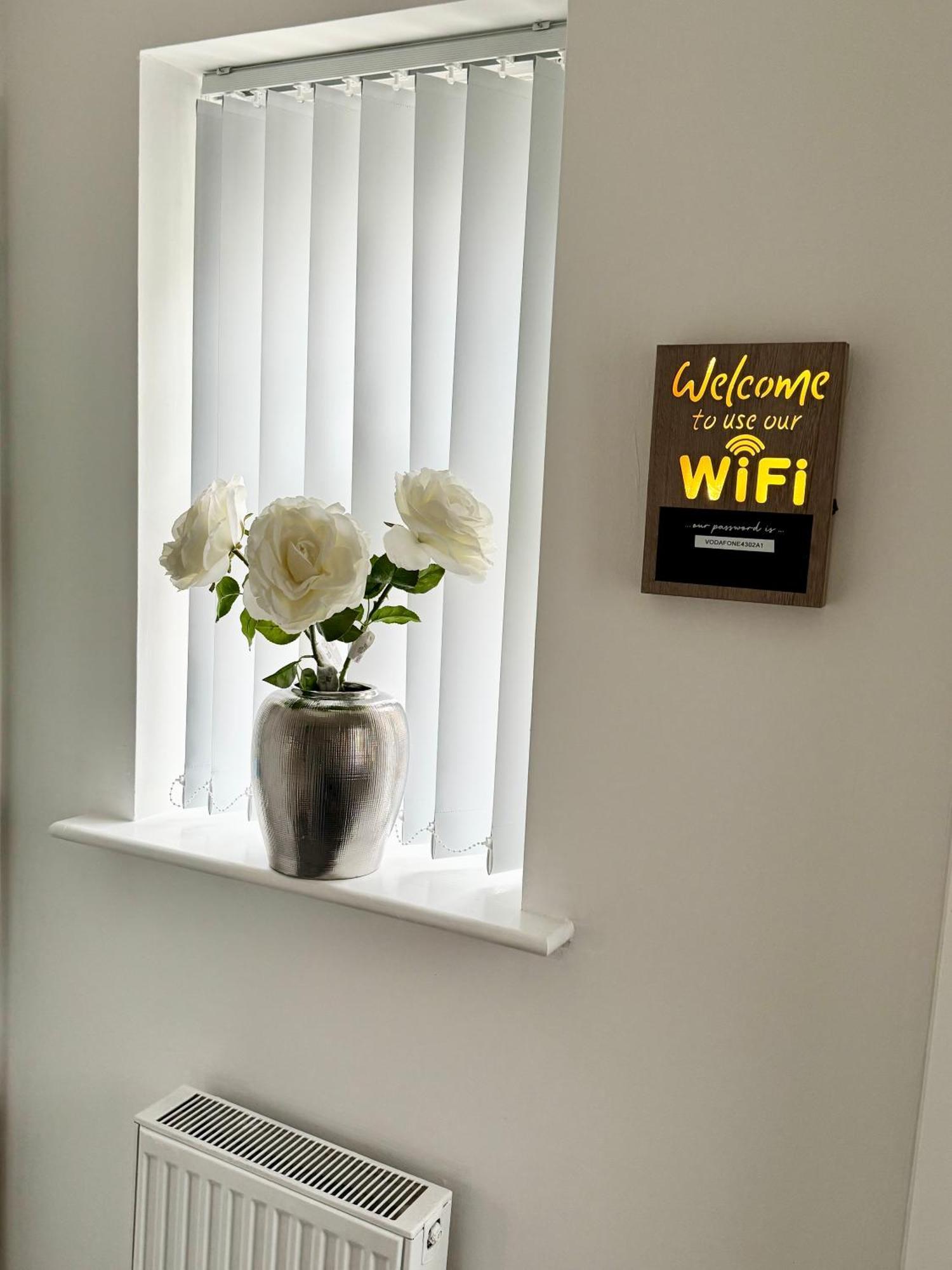 Harmony House 3 Bedroom New Build For Families, Contractors, Black Country Museum Sleeps 6 Типтон Экстерьер фото