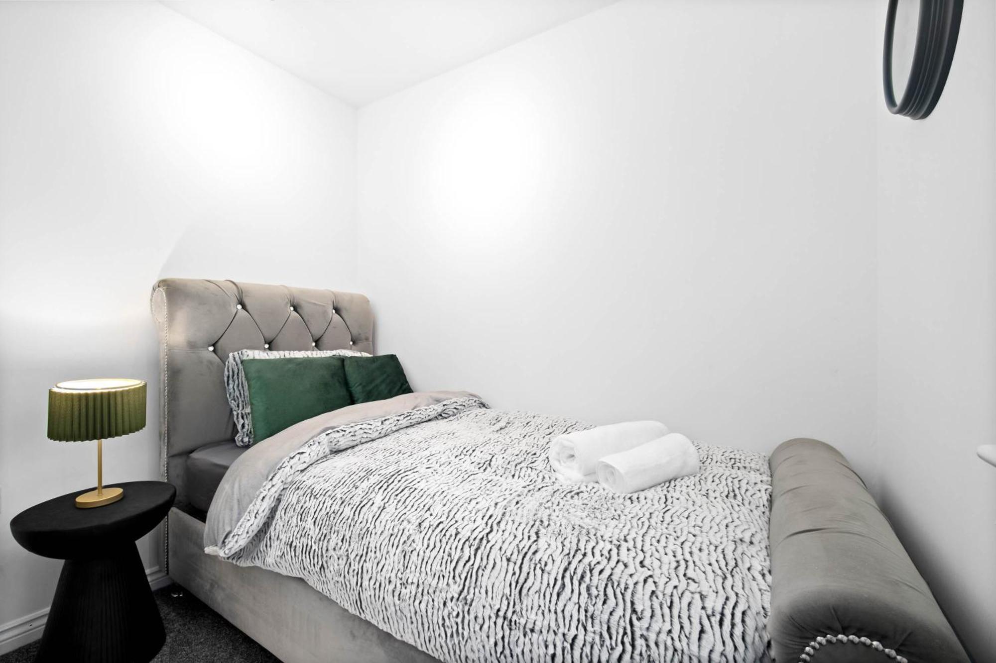 Harmony House 3 Bedroom New Build For Families, Contractors, Black Country Museum Sleeps 6 Типтон Экстерьер фото