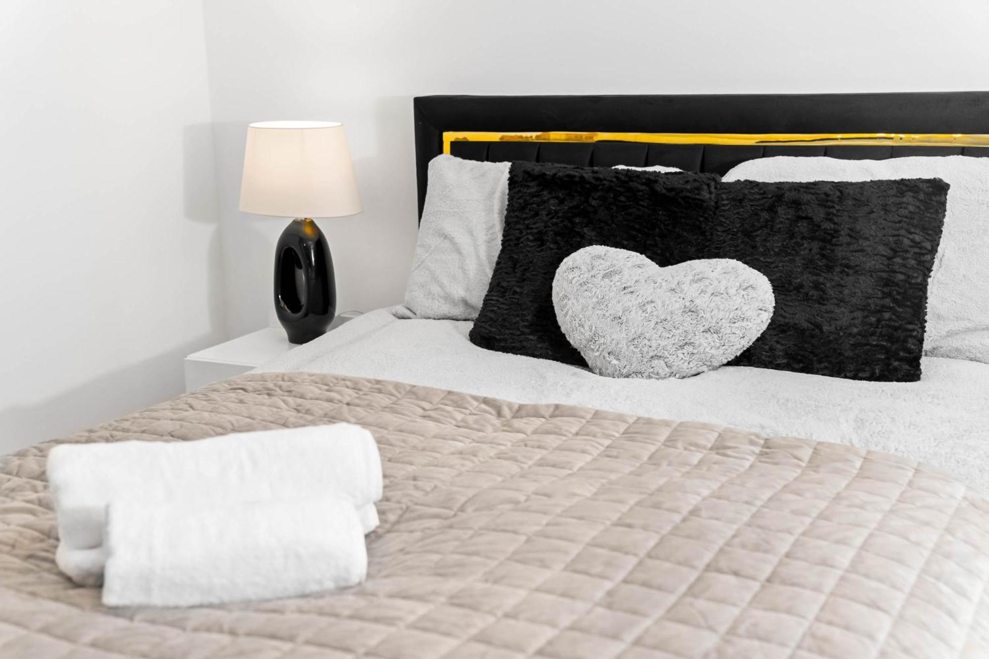 Harmony House 3 Bedroom New Build For Families, Contractors, Black Country Museum Sleeps 6 Типтон Экстерьер фото